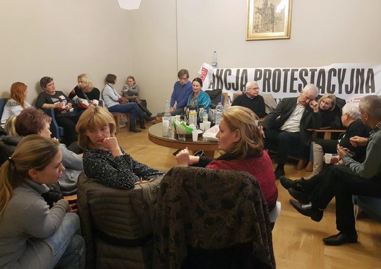  Strajkuje poznańska budżetówka. Czekaja na Jaśkowiaka