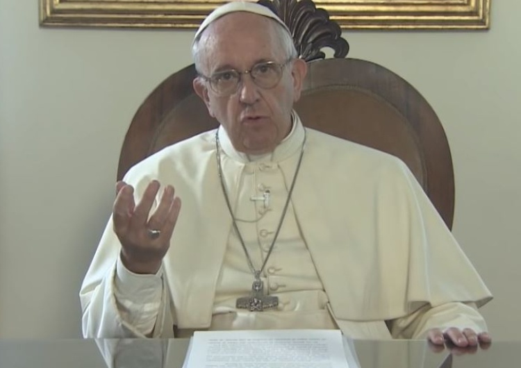 Papież Franciszek zatwierdził zmianę w modlitwie "Ojcze Nasz". Czy zostanie wprowadzona w Polsce?