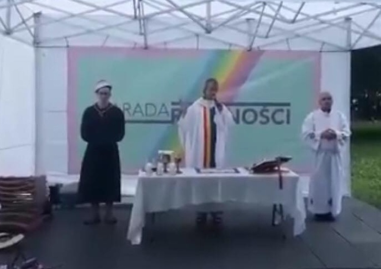  "Biskup" LGBT Szymon Niemiec ogłasza "wygaszanie" swojego kościoła w Polsce. "Jako kapłan katolicki..."