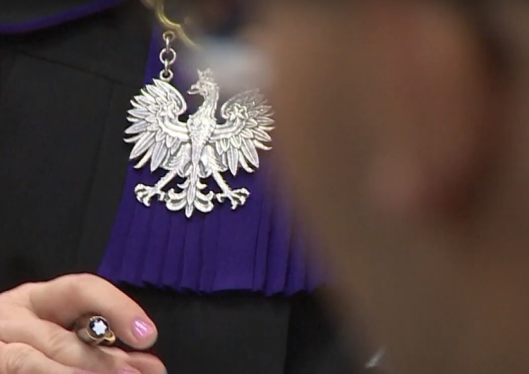 Jest postępowanie wobec sędzi, która zmusiła niepełnosprawnego do pełzania do stołu sędziowskiego!