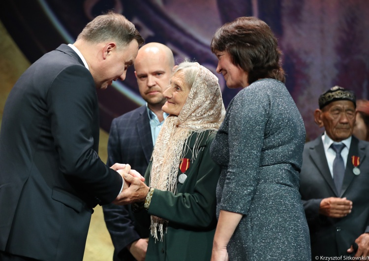 prezydent.pl Prezydent przyznał nowe medale - Virtus et Fraternitas. „Jesteście naszymi siostrami i braćmi"