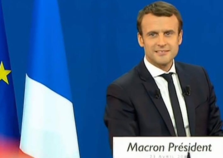  Macron chce zapłodnienia in vitro dla par lesbijskich. Francuzi protestują