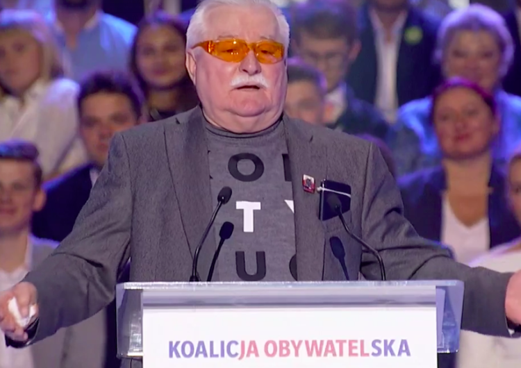 "Nazywa Kornela zdrajcą i dostaje brawa. Dzień po pogrzebie. Masakra". W sieci zawrzało po słowach Wałęsy