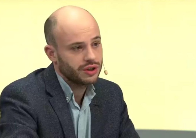 "Skandal w biały dzień". Ile za śmieci zapłaci samotna babcia? Śpiewak o decyzji władz Warszawy