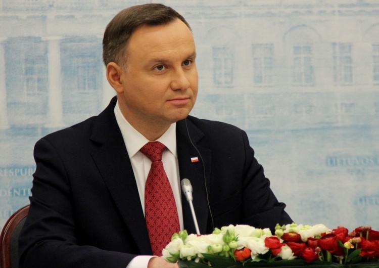 Andrzej Duda liderem najnowszego sondażu prezydenckiego. Na trzecim miejscu... Hołownia