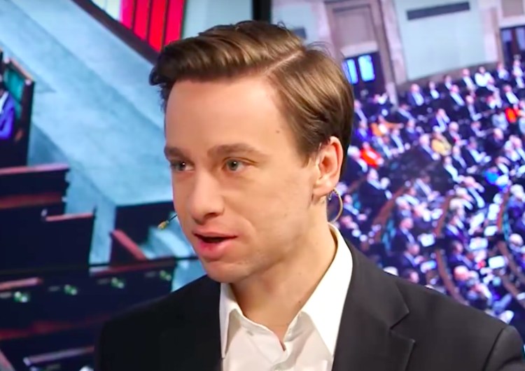 Prawybory Konfederacji. Po pierwszym zjeździe prowadzi Krzysztof Bosak