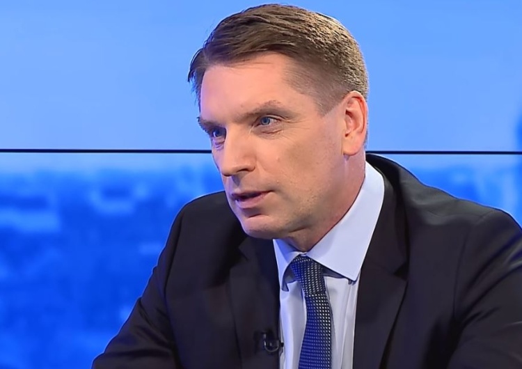 "Lisy nigdy się nie poddają". Tomasz Lis wraca do aktywności na TT. Wspiera sądy, śmieje się z Trumpa