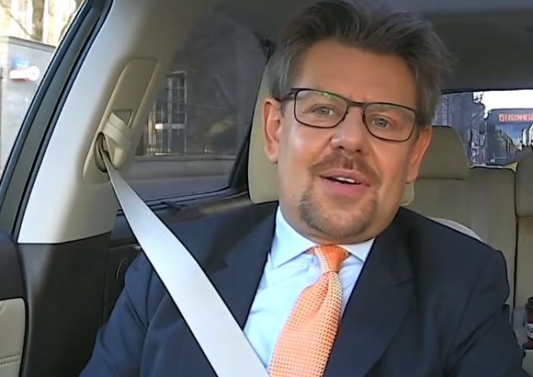 "Co pan świętuje?". Piotr Misiło składa życzenia i publikuje połączoną flagę Polski i...