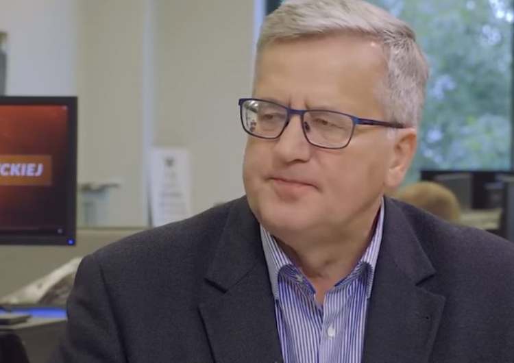 "Nie stronił od używek". Wg. "Super Expressu" Komorowski zaszył się na Podlasiu