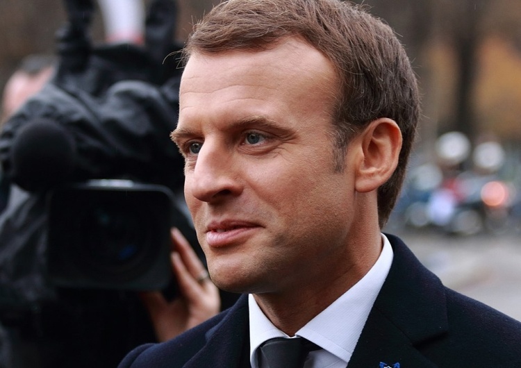 Wikimedia [WIDEO] Co się dzieje we Francji? Ulubiona restauracja Macrona w ogniu, prezydent ucieka z teatru