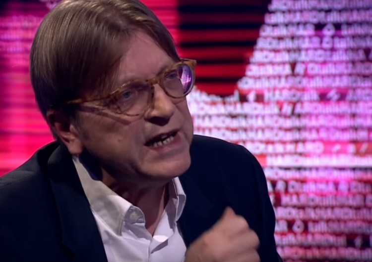 "Wzywam KE do działania przeciw tym obrzydliwym praktykom". Verhofstadt znowu atakuje Polskę