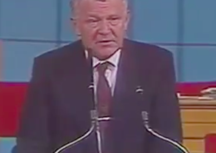  [WIDEO] 30 lat temu Mieczysław Rakowski kazał wyprowadzić sztandar PZPR a komuniści zostali „demokratami”