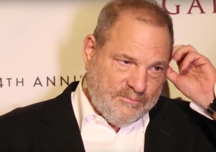  Harvey Weinstein trafił za kratki
