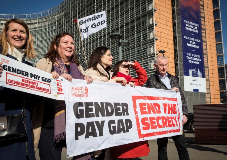  Równość wynagrodzeń kobiet i mężczyzn - protest EKZZ