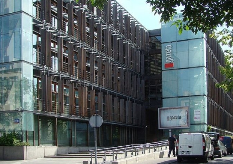 Histeria „Wyborczej”na punkcie Red is Bad: „Antyunijna” firma z odzieżą patriotyczną…