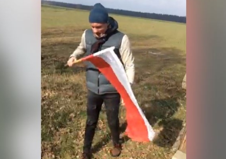  [video] Działacz LGBT podeptał i próbował spalić flagę Polski. Wszystko nagrał i pochwalił się na FB
