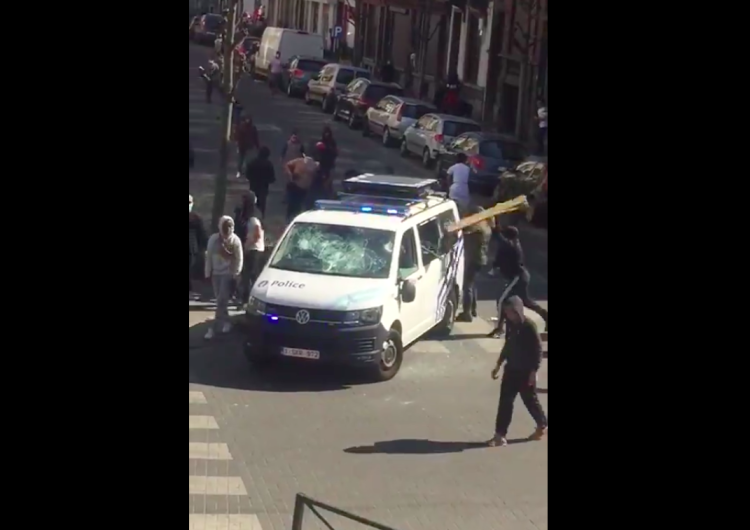  [WIDEO] Belgia: Zamieszki w Brukseli po śmierci 19-latka w czasie interwencji policji. Skradziono broń
