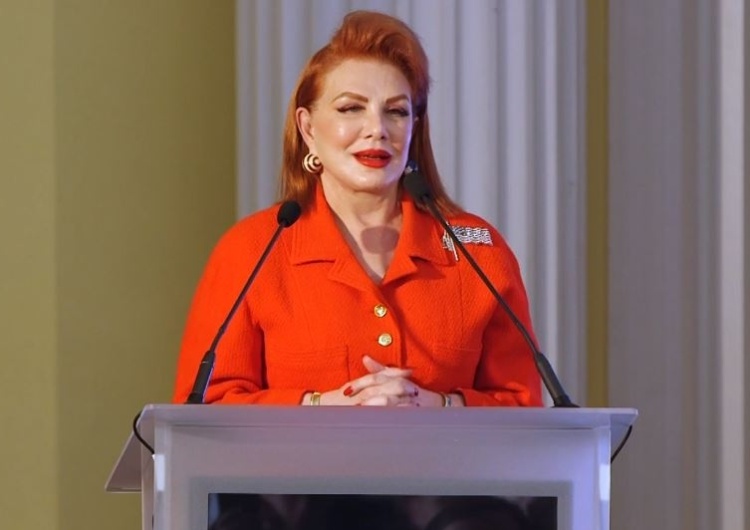 "Priorytetem jest przejrzystość, wolność słowa, niezależne dziennikarstwo". Mosbacher broni "Faktów" TVN