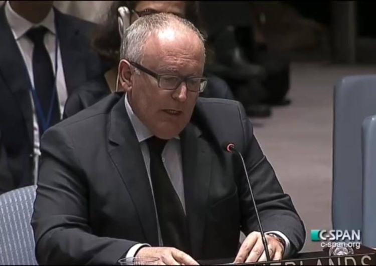 Frans Timmermans wzywa UE do działań przeciwko Polsce