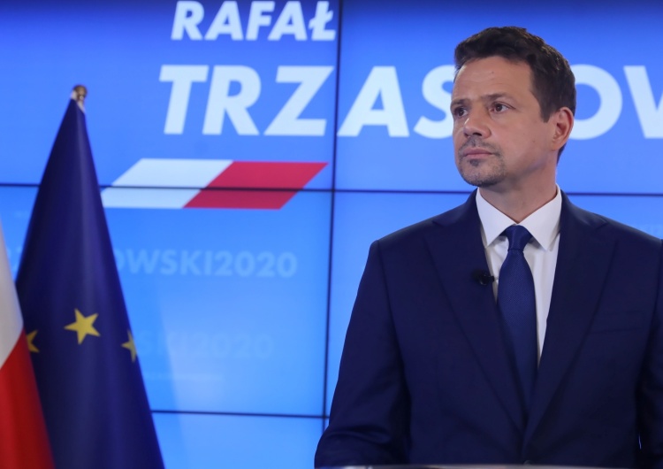 Odlot Trzaskowskiego. "Rząd nie radzi sobie z epidemią; prezydent nie zrobił nic"