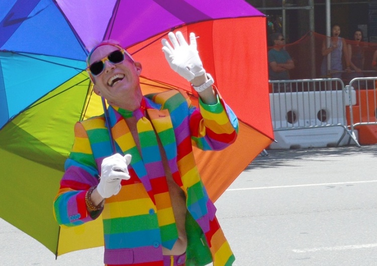 "Jako gej nie życzę sobie używania pod znakiem LGBT. STOP! Oni niszczą nasz wizerunek"