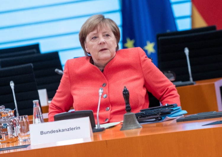  Merkel w Le Monde: Upadek Unii Europejskiej nie leży w interesie Niemiec