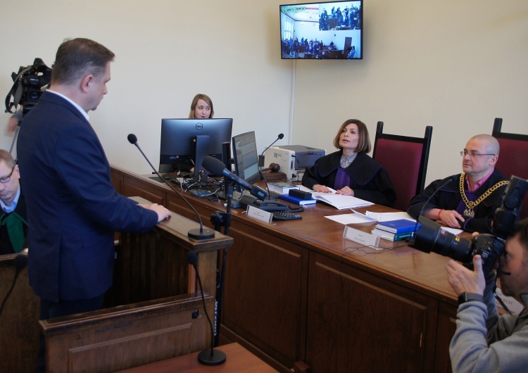 Duda wygrywa z Wałęsą w sprawie pomówień o służbę w ZOMO