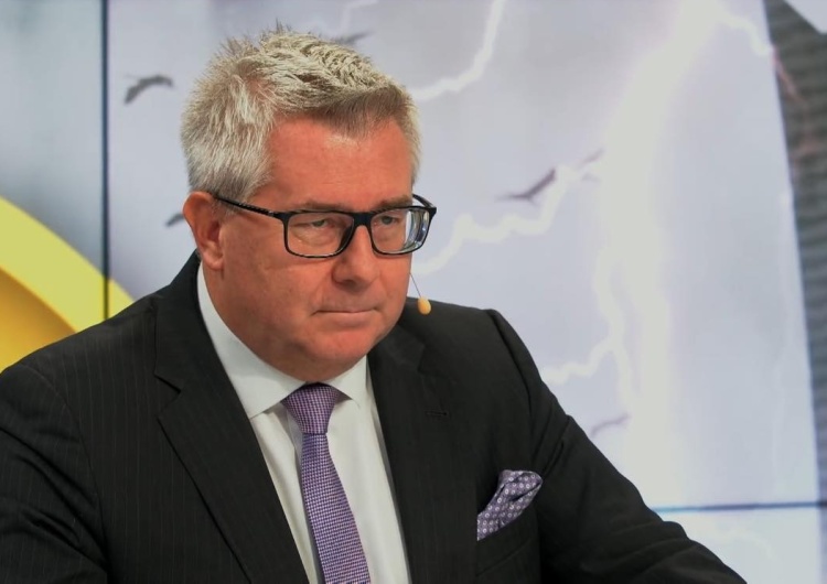  Media o nadużyciach europosła PiS. Czarnecki: "Podejmę kroki prawne... Kłamstwa i fake newsy..."