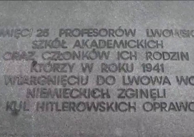 Profanacja pomników polskich profesorów i ofiar Zbrodni w Podkamieniu na Ukrainie