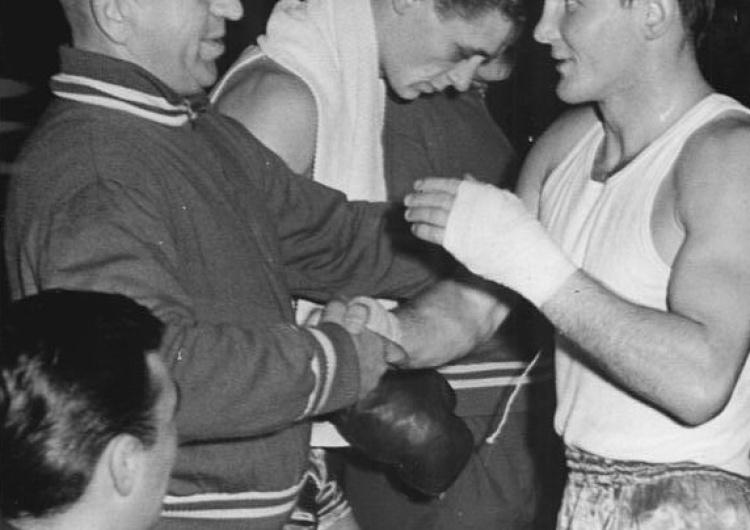 Jerzy Kulej w 1963 (z prawej) Pomnik boksera Jerzego Kuleja powstanie w Częstochowie. Takie są plany
