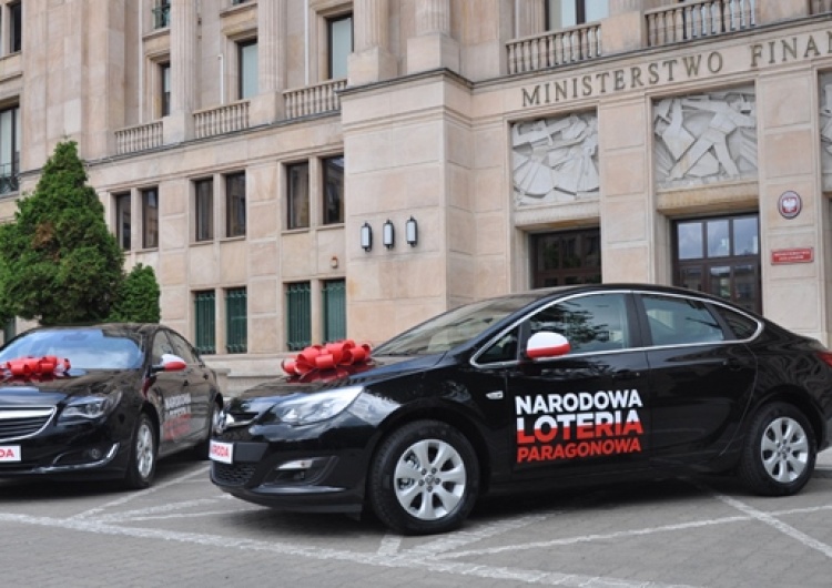 Podwójne wręczenie aut w Narodowej Loterii Paragonowej