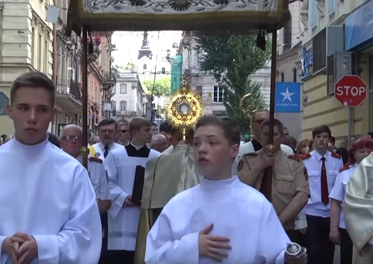  [video] "Święty Boże, Święty Mocny..." Procesja Bożego Ciała we Lwowie
