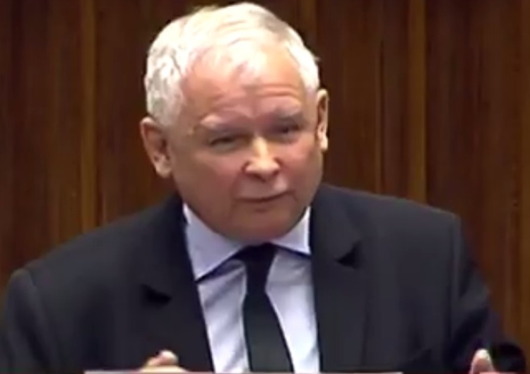  [video]: J. Kaczyński: zbrodnią Mariusza Błaszczaka jest to, że broni Polski przed otwarciem granic