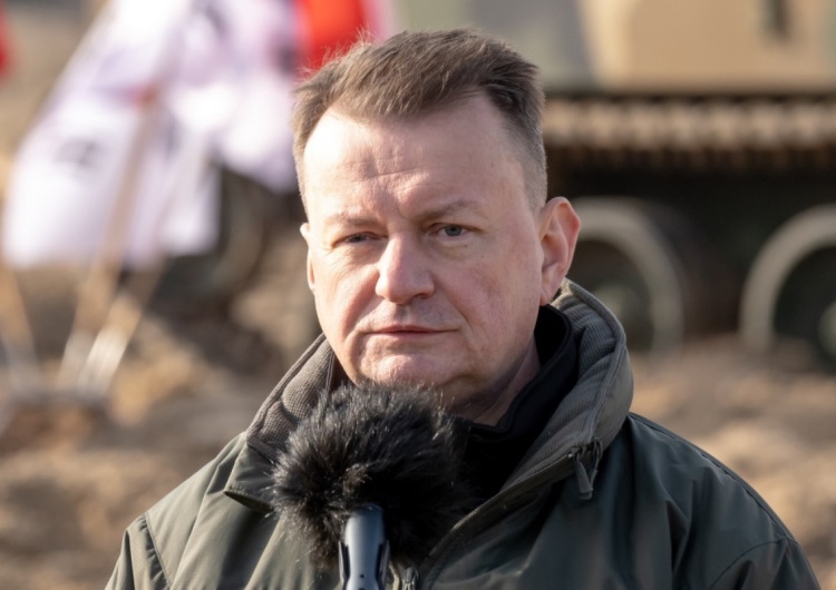 Szef MON Mariusz Błaszczak Szef MON: Polska przekazała już Ukrainie pierwsze czołgi Leopard 2