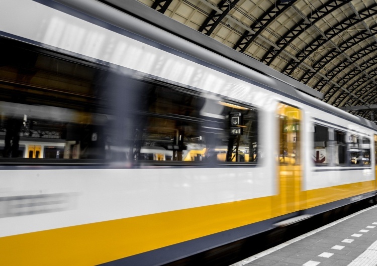 Pociąg Poznań: Tragiczny wypadek na torach. Nie żyje mężczyzna