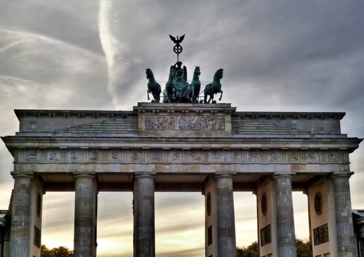 Brama Brandenburska, Berlin  „Die Welt”: Obraz Polski w Niemczech jest moralnie i intelektualnie błędny