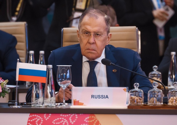 Szef MSZ Rosji Siergiej Ławrow Szefowie MSZ Chin i Rosji spotkali się w kuluarach G20. Wiadomo, o czym rozmawiali