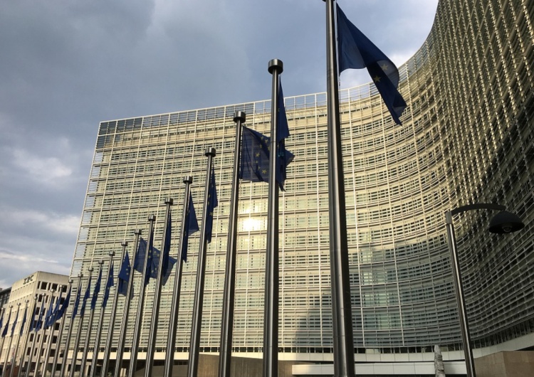 Budynek Komisji Europejskiej w Brukseli Eurokraci chcą odebrać państwom narodowym prawo weta, szantażując je powstrzymywaniem akcesji Ukrainy