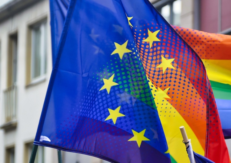 Flaga UE/LGBT Jerzy Kwaśniewski: Narzucają homoadopcję i surogację, prześladują za prawdę