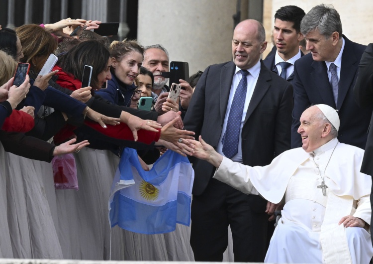 Papież Franciszek Papież: Pokój rodzi się z kobiet, wzrasta i rozpala się z czułości matczynej