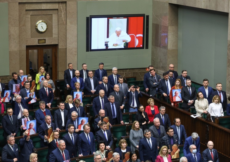 Obrady Sejmu RP Uchwała w obronie dobrego imienia św. Jana Pawła II. Kto głosował przeciw?