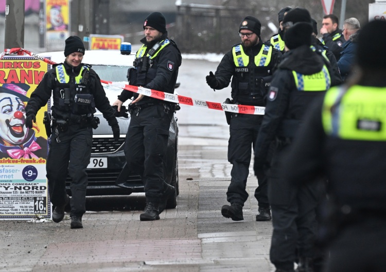 Policja na miejscu strzelaniny w Hamburgu Strzelanina w Centrum Świadków Jehowy w Hamburgu. Nowe informacje