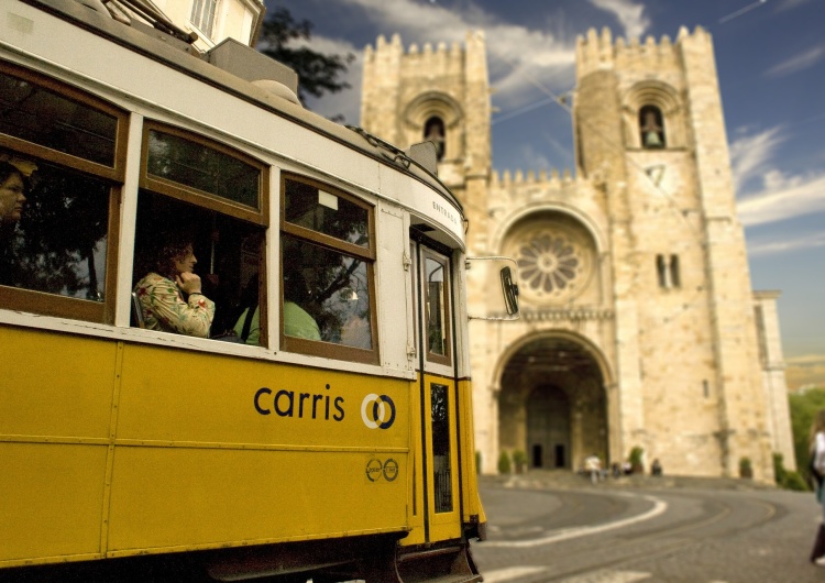 Katedra w Lizbonie Skandal ws. portugalskiej listy księży-pedofilów. Kościół: Umieszczono tam zmarłych i osoby świeckie