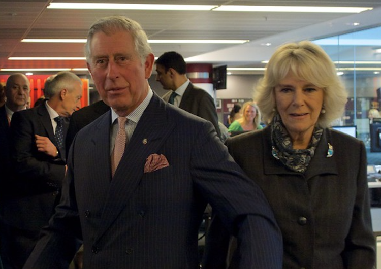król Karol III i Camilla Parker-Bowles Skandal w Pałacu Buckingham. Żona króla Karola III okrutnie poniżona [WIDEO]