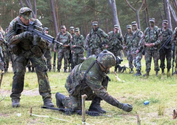 Żołnierze niemieckiej Bundeswehry Niemiecki pełnomocnik ds. sił zbrojnych: Bundeswehra ma wszystkiego za mało