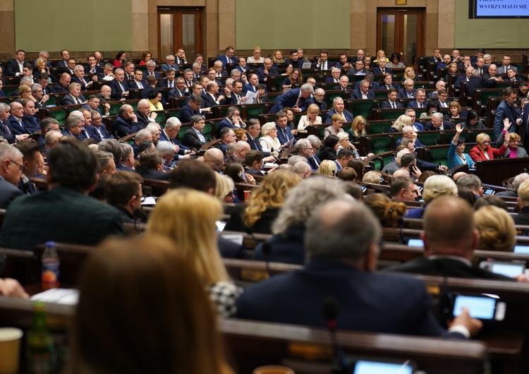 Obrady Sejmu RP [najnowszy sondaż] Tak chcą głosować Polacy. Rekordowy wynik jednej partii