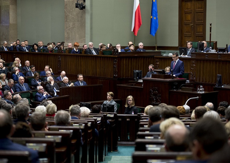 Sejm Duży wzrost Zjednoczonej Prawicy i duży spadek KO. Zobacz nowy sondaż Kantar dla „Faktów” TVN i TVN24