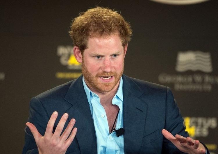 Tabloide británico se disculpa con el príncipe Harry.  Hay un «pero»