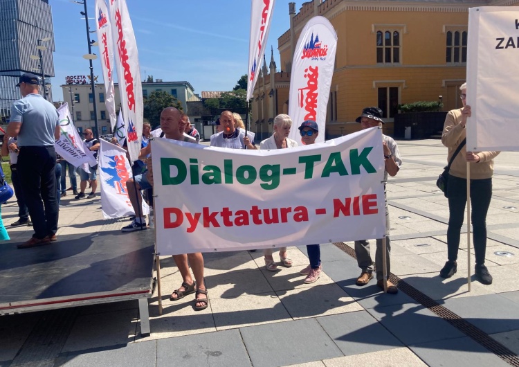 "Dialog – tak, dyktatura nie!". Protest pracowników PKP Cargo we Wrocławiu