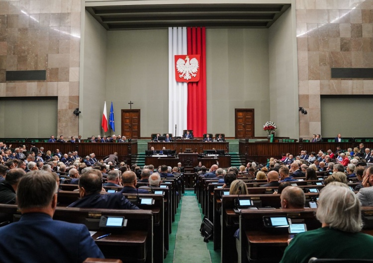 CBOS: Dwóch zwycięzców rankingu zaufania. I żaden nie jest Tuskiem [SONDAŻ]